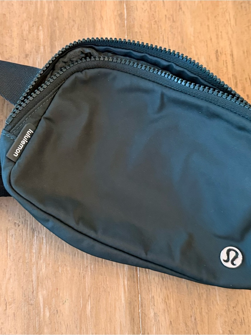 lululemon belt bag- green